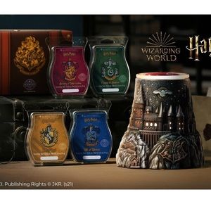 Hogwarts – Scentsy Warmer and Hogwarts Houses – Scentsy Wax Collection NIB